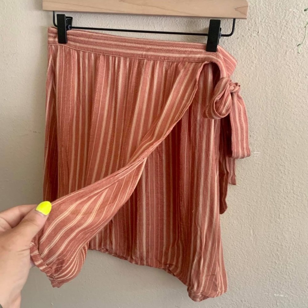 Striped tie front mini skirt - Picture 3 of 7